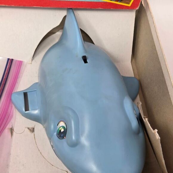 SHARK ATTACK TIBURON SPANISH BOARD GAME MILTON BRADLEY 1988 COMPLETE WORKS RARE - Picture 2 of 9